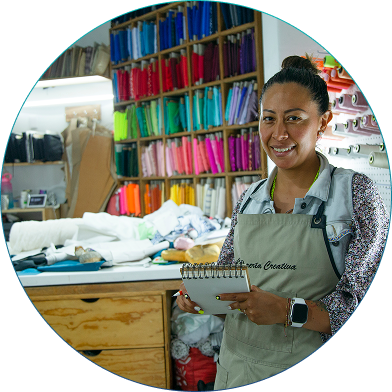 mujer trabajadora costurera
